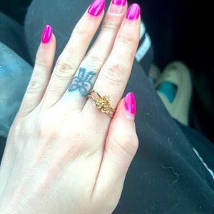 Gold flower ring
